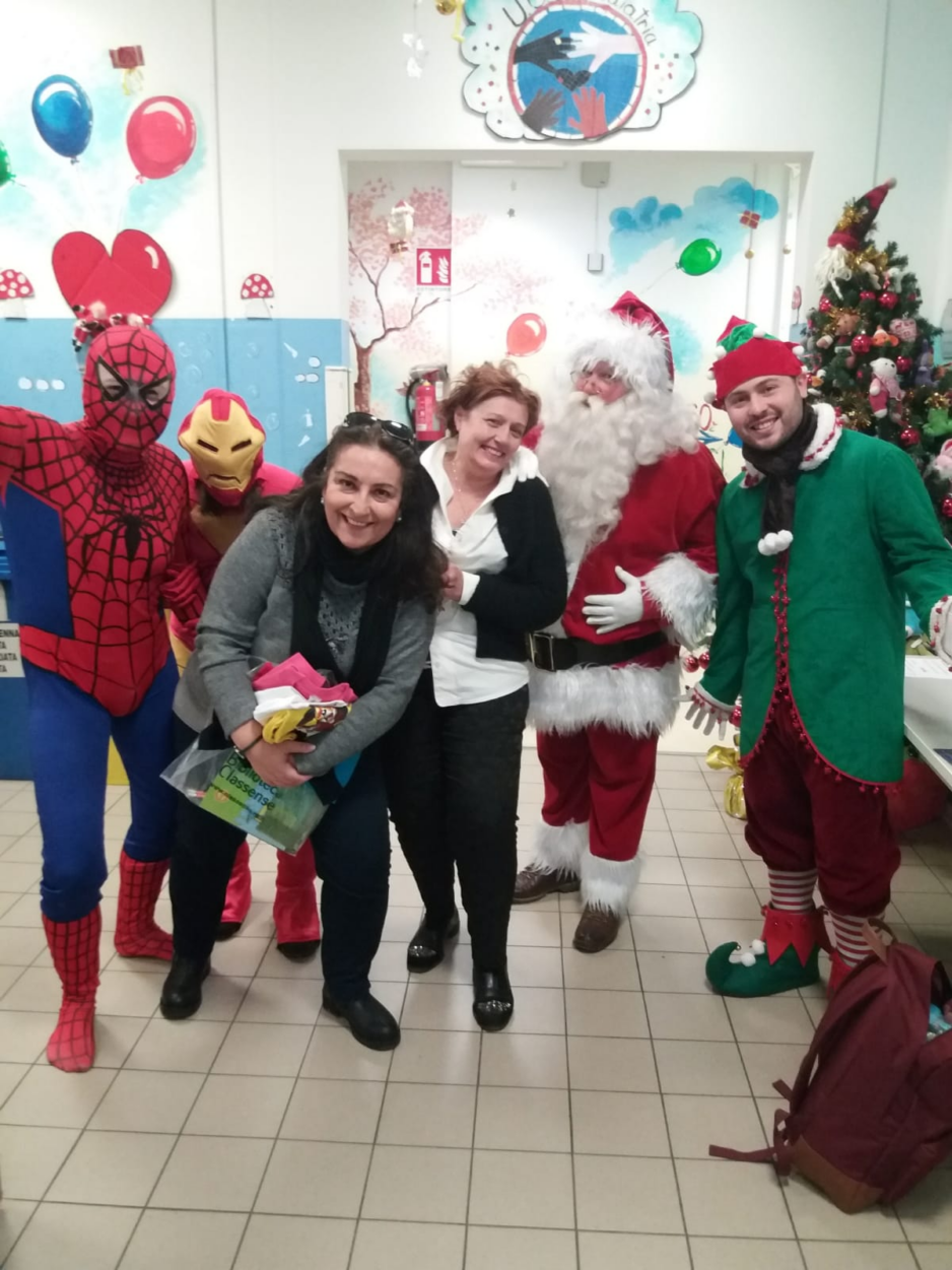 Babbo Natale ed Elfo di Mirabilandia, con Rianimazione letteraria e i super eroi in Pediatria